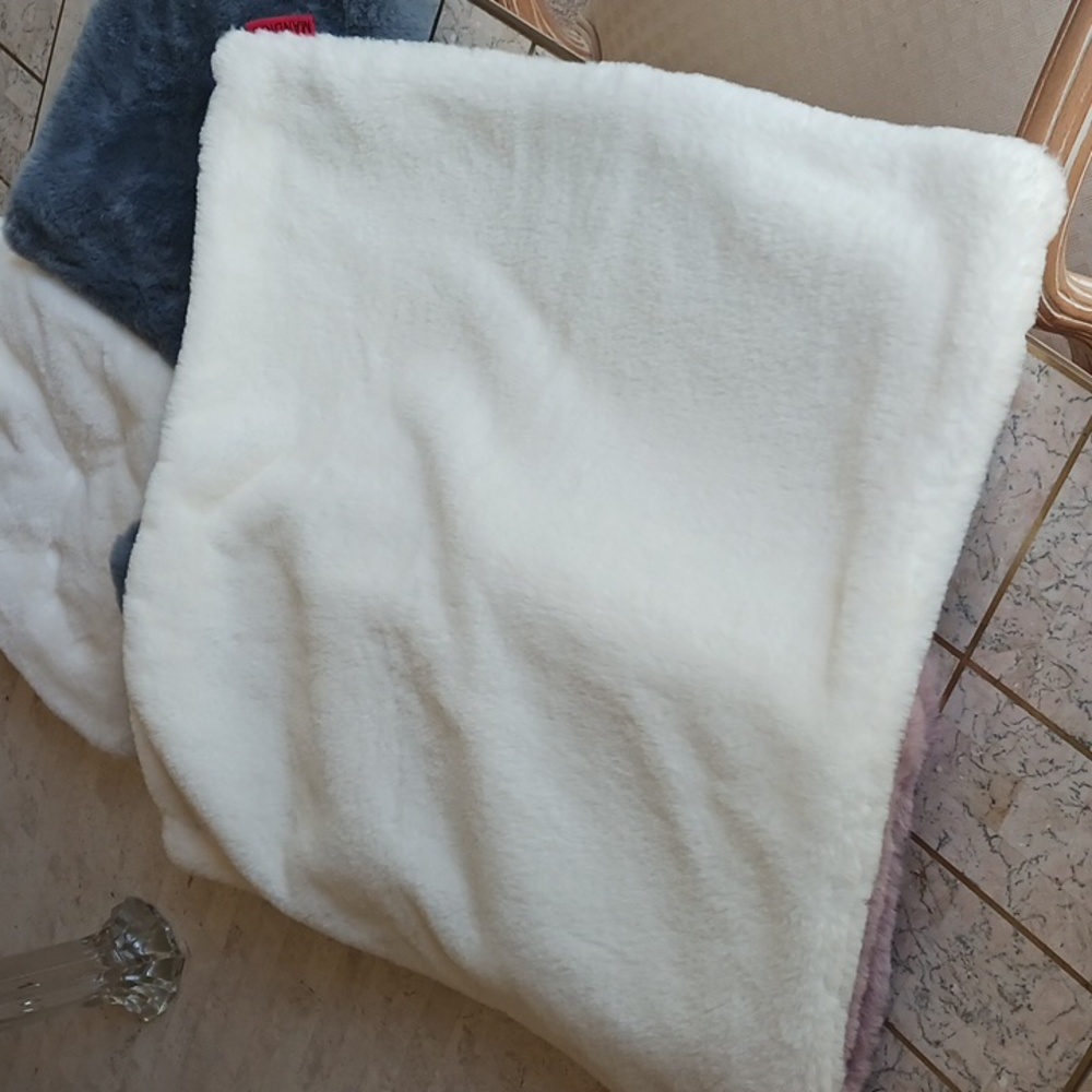 Pillow Cases 18x18" Faux Fur ...5 Cases,,see Description,all New - Picture 8 of 8